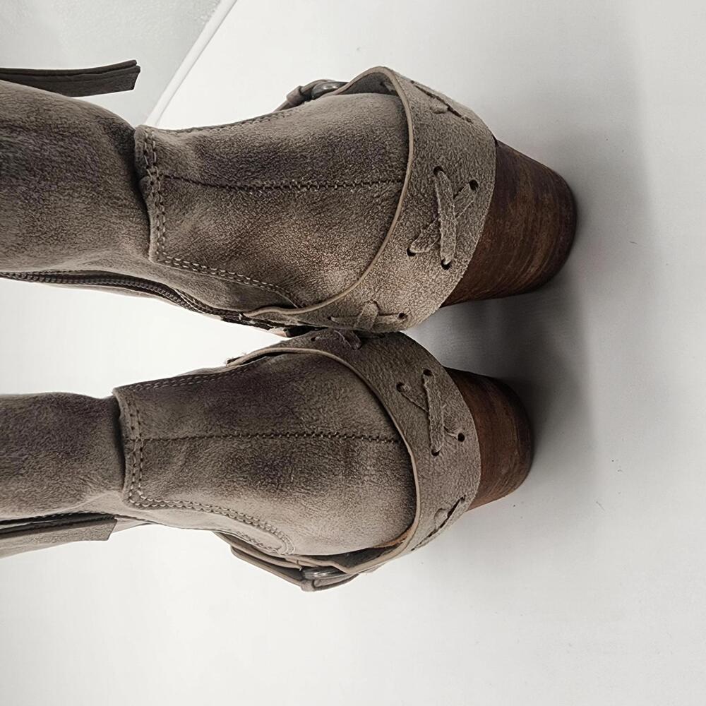 LKNW Very G Merlot Low western style bootie cream tan boots 8.5 - Picture 4 of 8